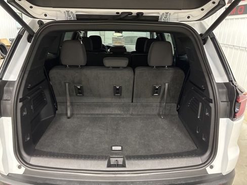 Used 2025 GMC Acadia Elevation image 9