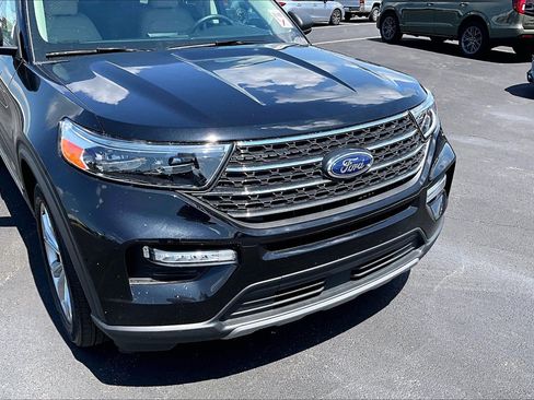 Used 2023 Ford Explorer XLT w/ Equipment Group 202A AWD/4WD image 4