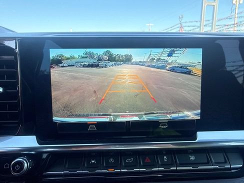 Used 2025 GMC Sierra 1500 SLT AWD/4WD image 25