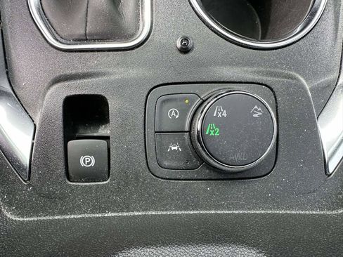 Used 2023 Chevrolet Traverse LT image 30