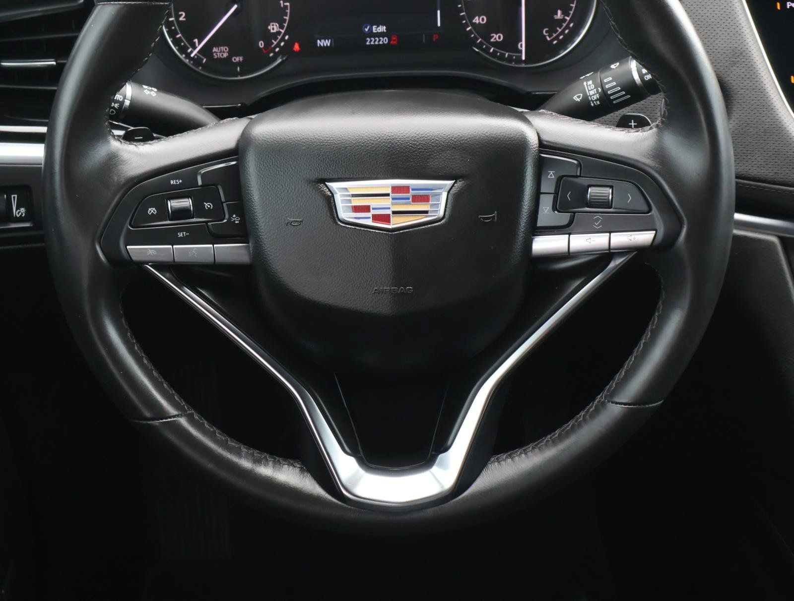 Used 2025 Cadillac XT6 Luxury FWD image 14