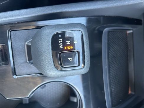 Used 2025 Nissan Rogue SV FWD image 16