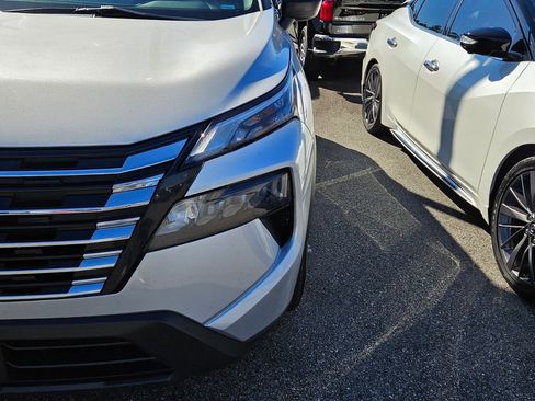 Used 2024 Nissan Rogue S image 4