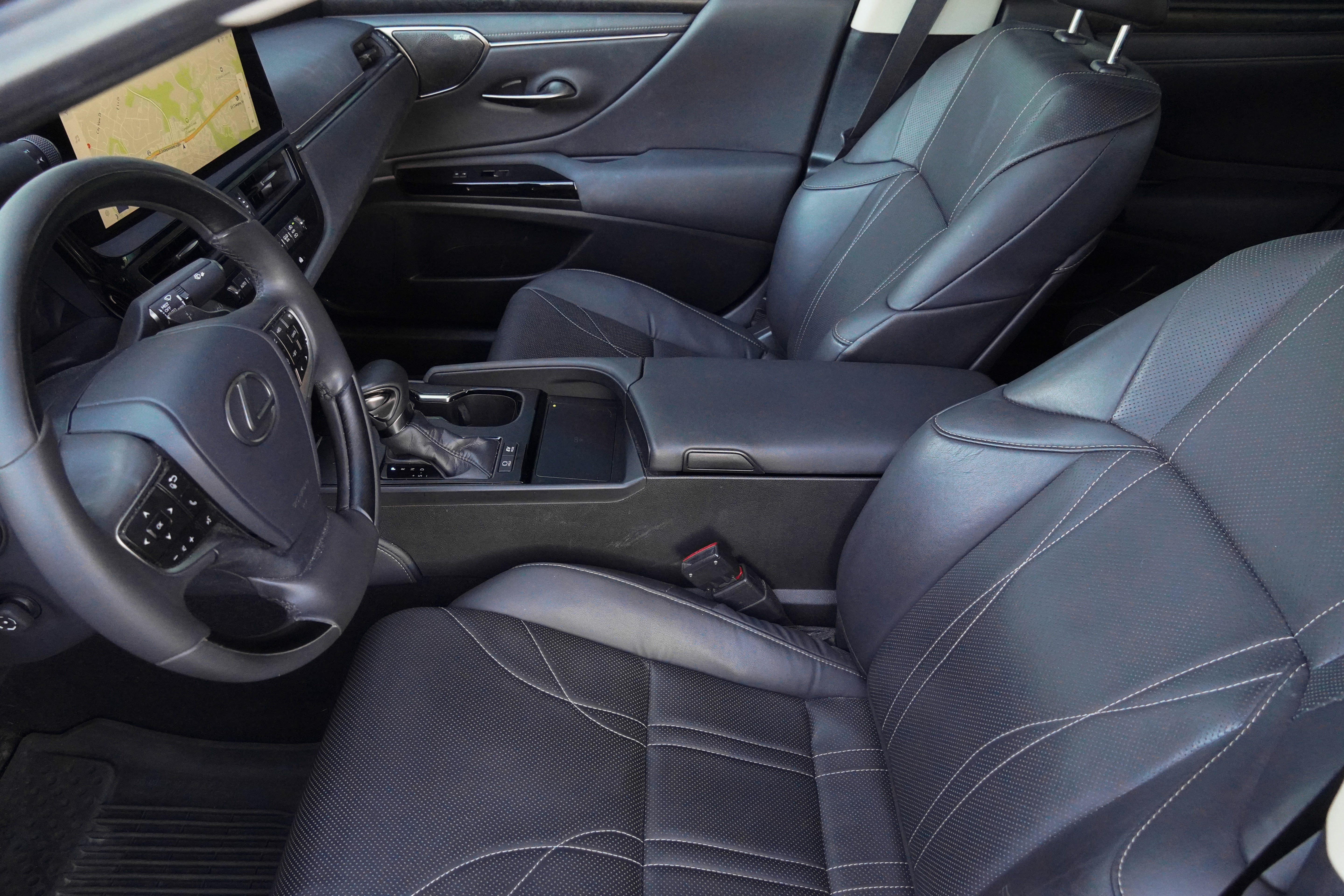Used 2024 Lexus ES 300h Ultra Luxury w/ Accessory Package (Z2) FWD image 11