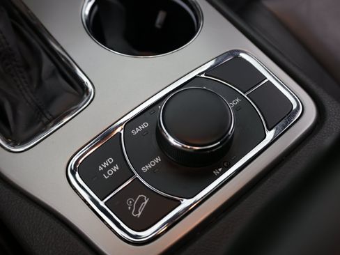 Used 2020 Jeep Grand Cherokee Limited w/ Premium Lighting Group AWD/4WD image 19
