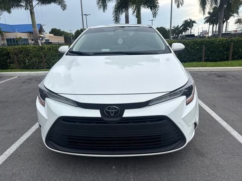 Used 2023 Toyota Corolla LE FWD image 2