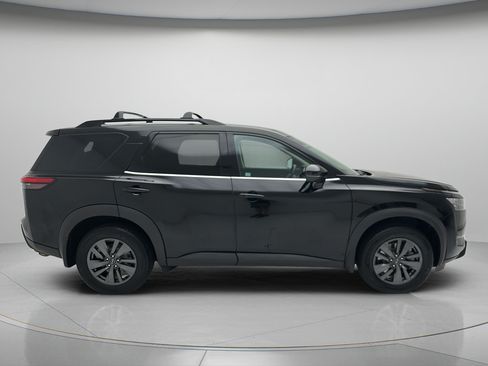 Used 2024 Nissan Pathfinder SV AWD/4WD image 4