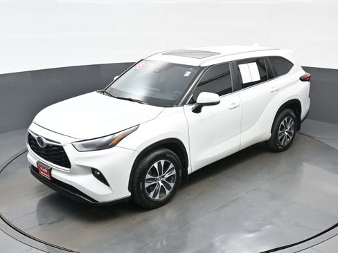 Used 2023 Toyota Highlander XLE AWD/4WD image 35
