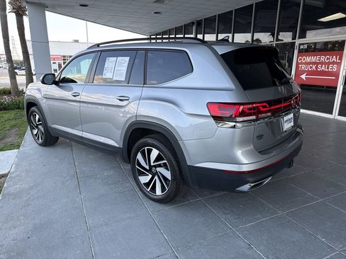 Used 2026 Volkswagen Atlas SE w/ Panoramic Sunroof Package FWD image 7