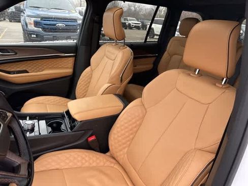 Used 2025 Jeep Grand Cherokee Summit w/ Obsidian Package image 3