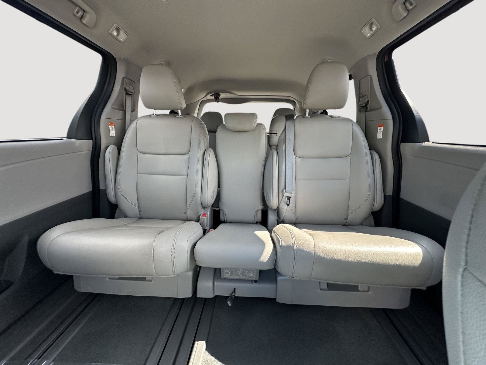Used 2020 Toyota Sienna XLE FWD image 13