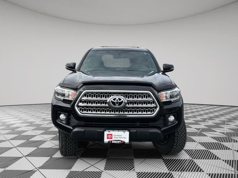 Used 2017 Toyota Tacoma TRD Off-Road w/ Tow Package (A/T) image 5