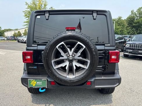 Used 2024 Jeep Wrangler Unlimited w/ Convenience Group AWD/4WD image 16