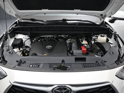 Used 2022 Toyota Highlander Limited FWD image 30