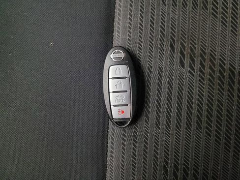 Used 2021 Nissan Versa SV FWD image 32