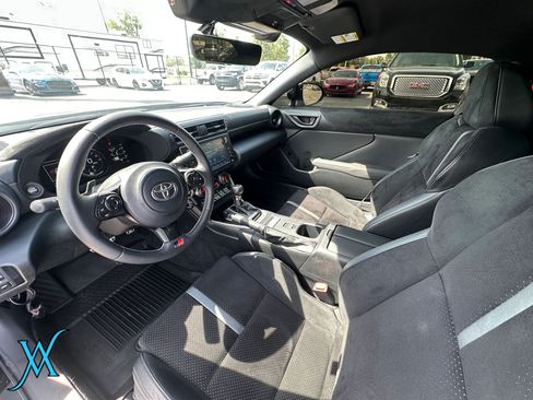 Used 2025 Toyota GR86 Premium w/ ALL Weather Mat Package (TMS) RWD image 15