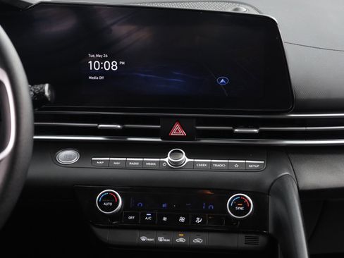 Used 2024 Hyundai Elantra SEL FWD image 9