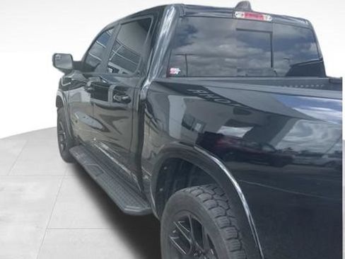 Used 2022 RAM 1500 Laramie AWD/4WD image 11
