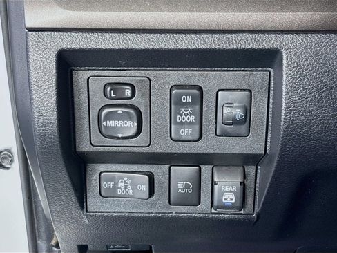 Used 2020 Toyota Tundra SR5 w/ SR5 Leather Package AWD/4WD image 10