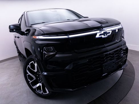 Used 2024 Chevrolet Silverado EV RST AWD/4WD image 11