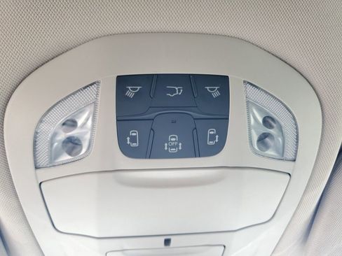 Used 2023 Chrysler Pacifica Touring-L FWD image 25
