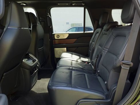 Used 2023 Lincoln Navigator Reserve image 21