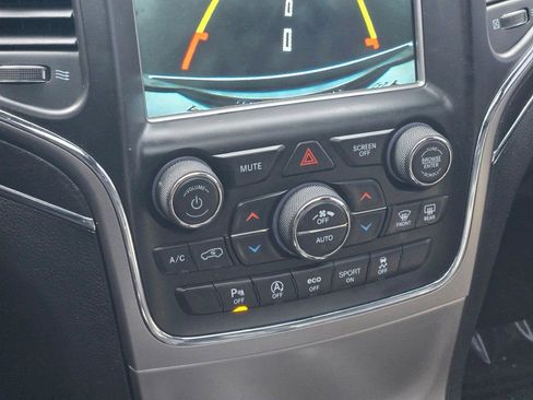 Used 2018 Jeep Grand Cherokee Limited image 27