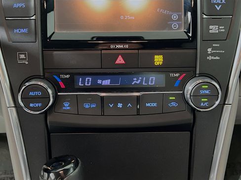 Used 2017 Toyota Camry XLE image 26