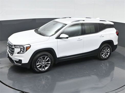 Used 2024 GMC Terrain SLT image 44