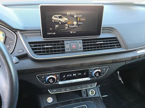 Used 2020 Audi Q5 e Premium Plus w/ Premium Plus Package image 27
