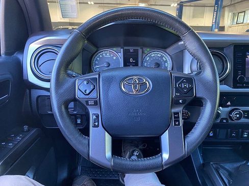 Used 2019 Toyota Tacoma TRD Sport w/ Technology Package AWD/4WD image 21