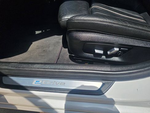 Used 2018 BMW 530e w/ Premium Package 2 RWD image 18