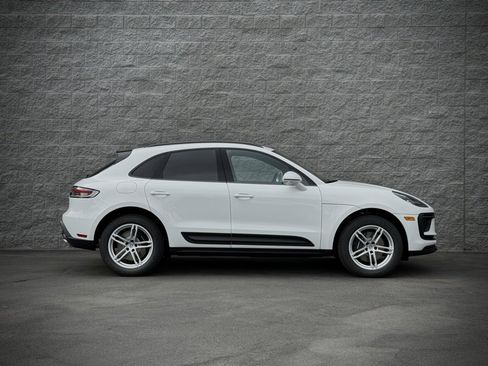 Used 2025 Porsche Macan image 11