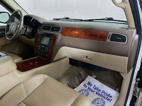 Used 2011 Chevrolet Avalanche LTZ image 30