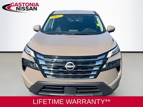 Used 2025 Nissan Rogue SV FWD image 2