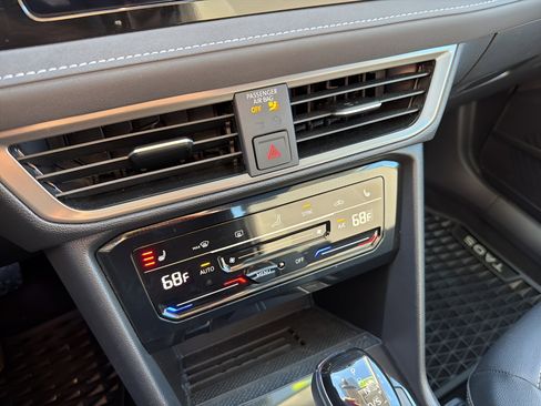 New 2025 Volkswagen Taos SE image 18