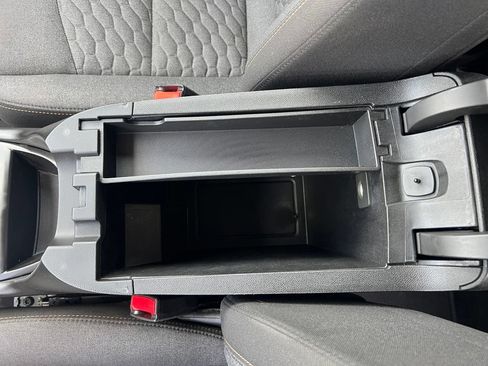 Used 2021 Chevrolet Equinox LT FWD image 26
