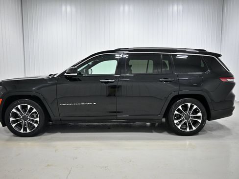 Used 2021 Jeep Grand Cherokee L Overland w/ Luxury Tech Group IV AWD/4WD image 29