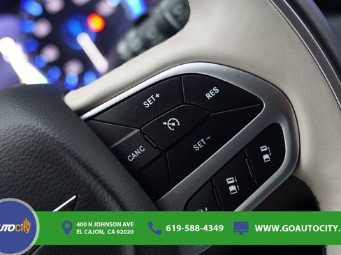 Used 2017 Chrysler Pacifica Limited w/ Advanced Safetytec Group FWD image 22