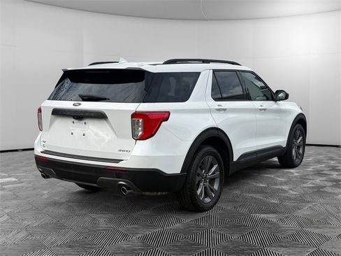 Used 2022 Ford Explorer XLT w/ Equipment Group 202A image 5