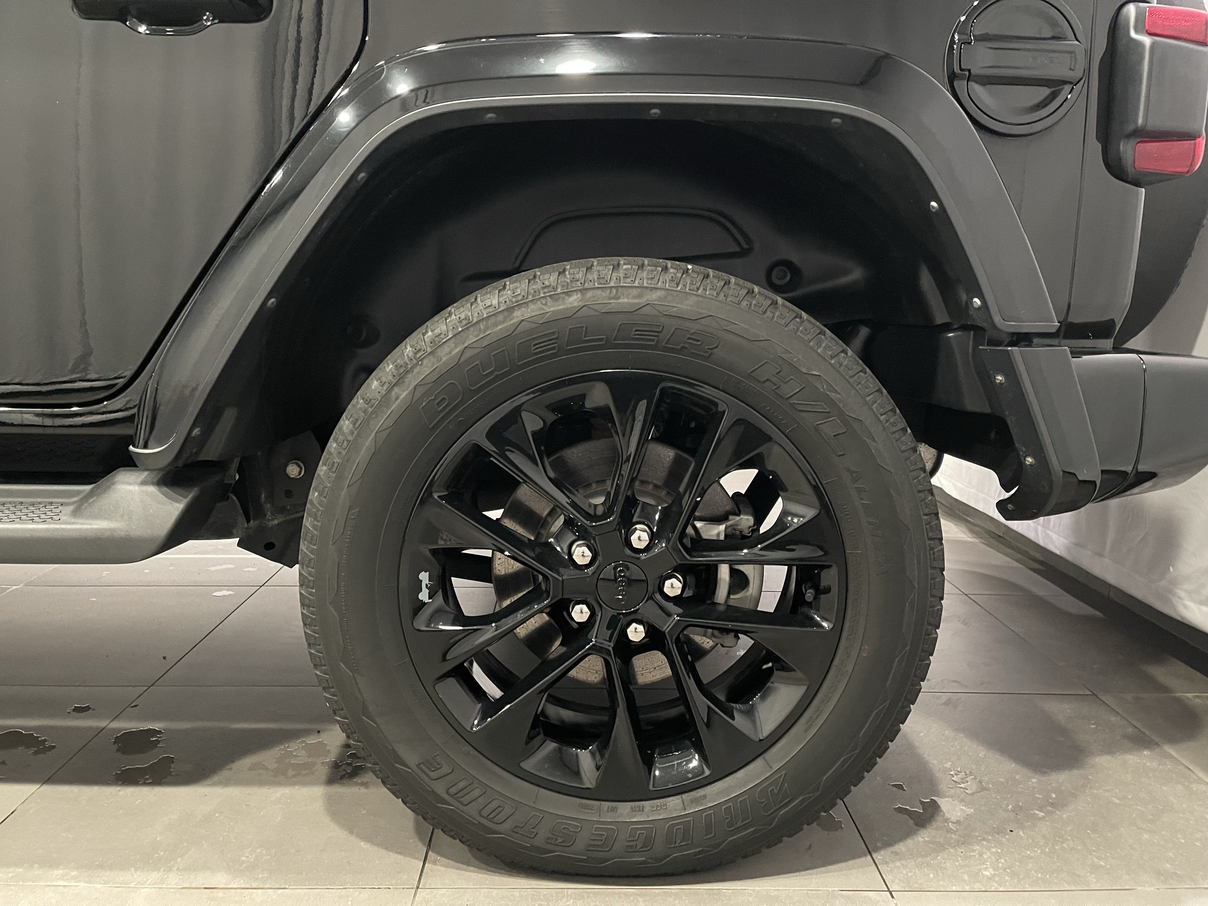 Used 2021 Jeep Wrangler Unlimited Sahara AWD/4WD image 8
