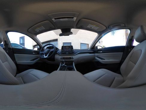 Used 2025 Nissan Altima 2.5 SV FWD image 43