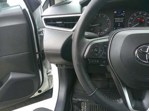 Used 2024 Toyota Corolla Cross LE w/ Moonroof Package image 20