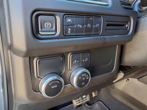 Used 2022 GMC Yukon SLE w/ Gmc Pro Safety Plus Package image 18