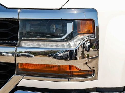 Used 2018 Chevrolet Silverado 1500 LT w/ All Star Edition RWD image 8