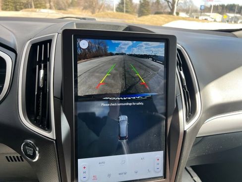 Used 2021 Ford Edge SEL w/ Convenience Package image 17