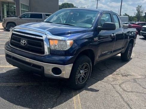 Used 2013 Toyota Tundra 4x4 Double Cab w/ Tow Pkg image 2