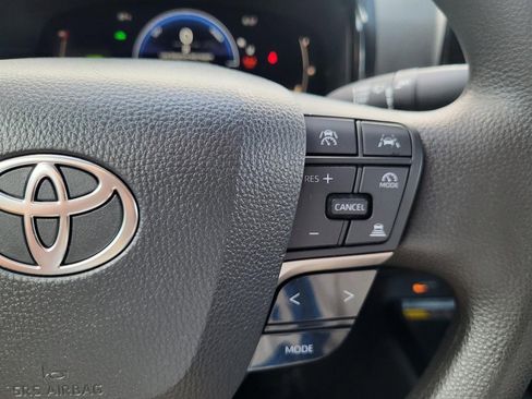 Used 2025 Toyota Camry LE image 18