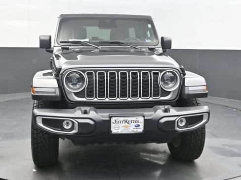 Used 2025 Jeep Wrangler Unlimited Sahara AWD/4WD image 3