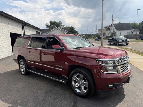 Used 2017 Chevrolet Suburban LT w/ LT Signature Package AWD/4WD image 6